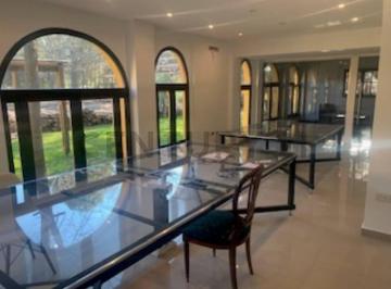 Local comercial · 95m² · 2 Ambientes · 6 Cocheras · Local Comercial Sobre Ruta 4, Excelente Ubicacion y Gran Potencial.