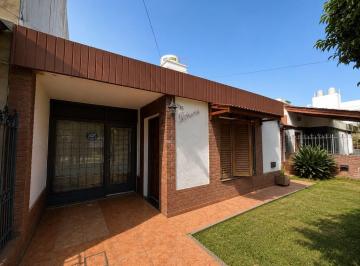 Casa · 112m² · 5 Ambientes · 1 Cochera · Casa 3 Dorm. Patio y Cochera en Panamericano - Venta