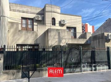 Casa · 234m² · 4 Ambientes · 2 Cocheras · Casa en Venta en Temperley Oeste