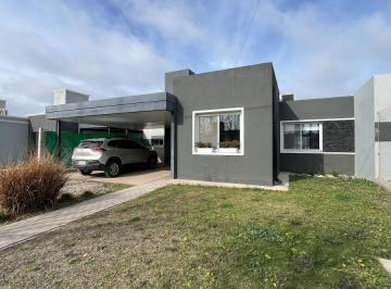 Casa de 6 ambientes, Alta Gracia · Vendo Casa de 3 Dorm con Cochera Doble Pileta y Galeria en Reserva Tajamar