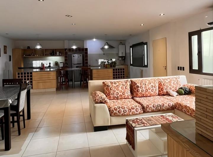 Casa · 214m² · 5 Ambientes · 1 Cochera