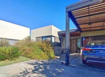 Casa · 155m² · 5 Ambientes · 2 Cocheras · Casa en Venta o Alquiler en Haras Santa Maria - Escobar