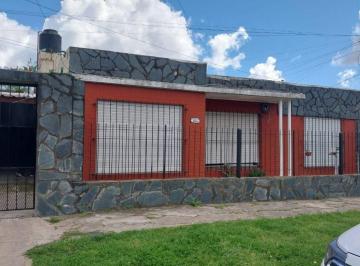 Casa de 4 ambientes, José C Paz · Casa 3 Ambientes con Cochera + PH 2 Ambientes en Venta Renta Imediata!cochera y Patio/ 195 m²