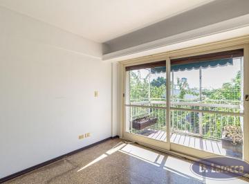 Departamento de 2 ambientes, Flores · Amplio 2 Ambientes con Balcon a La Calle