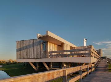 Casa · 400m² · 6 Ambientes · 4 Cocheras · Casa en Alquiler Rincón de Cobo
