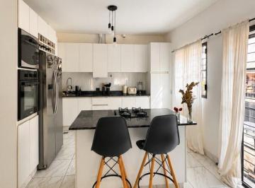 Casa · 170m² · 4 Ambientes · 1 Cochera · Casa Completamente Remodelada en Barrio Juniors