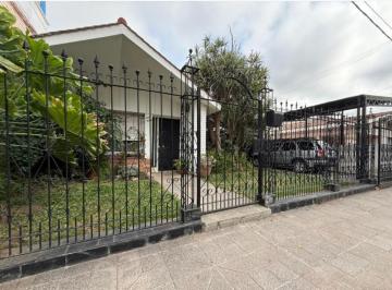 Casa · 190m² · 8 Ambientes · 2 Cocheras · Casa en Venta Apta Crédito en Barrio Maipu 4 Dorm.