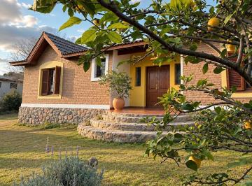 Casa · 138m² · 8 Ambientes · 2 Cocheras · Casa en Capilla del Monte