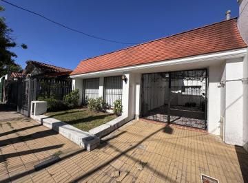 Casa · 94m² · 3 Ambientes · 1 Cochera · Casa en Temperley Este