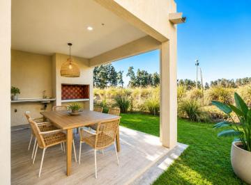 Casa · 80m² · 3 Ambientes · 2 Cocheras · Casa 3 Amb. Jardín, Parrilla y Cochera Pilar