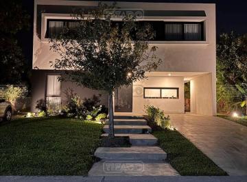 Casa · 216m² · 4 Ambientes · 2 Cocheras · Casa en Venta en Tipas, Nordelta, Tigre