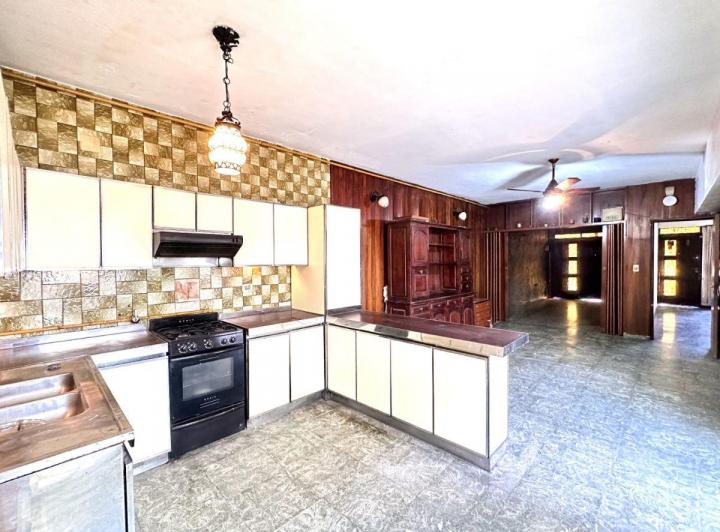 Casa · 151m² · 9 Ambientes · 1 Cochera