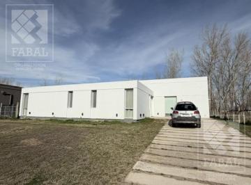 Casa · 150m² · 3 Ambientes · 2 Cocheras · Casa Alquiler Los Canales, Plottier, 2 Dorm., 2 Baños, Jardín y Entrada Para Autos