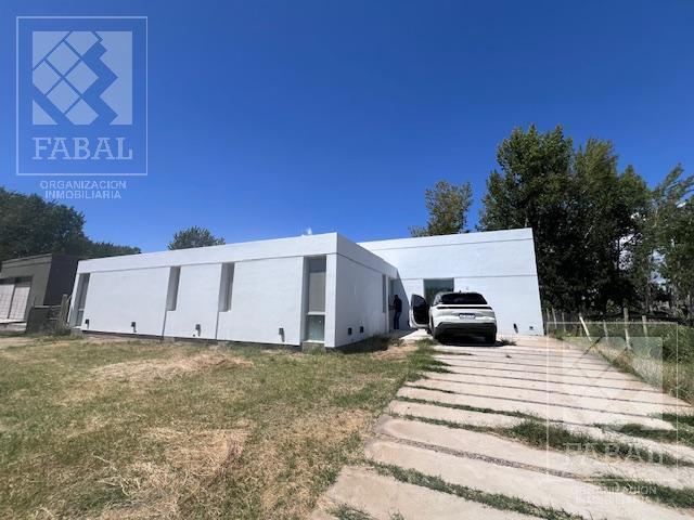Casa · 150m² · 3 Ambientes · 2 Cocheras