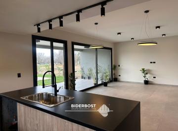 Casa · 240m² · 5 Ambientes · 2 Cocheras · Casa en Venta en Nuevo Malagueño