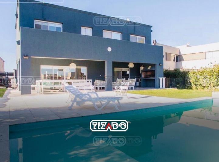 Casa · 200m² · 5 Ambientes · 4 Cocheras