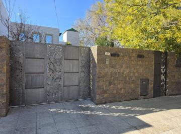 Casa · 301m² · 8 Ambientes · 2 Cocheras · Venta Casa 3 Dorm. Apta Crédito Hipotecario
