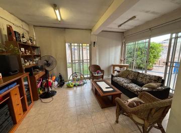 Casa · 115m² · 3 Ambientes · 1 Cochera · Venta Casa 115 m² Jardin, Quincho en Moreno