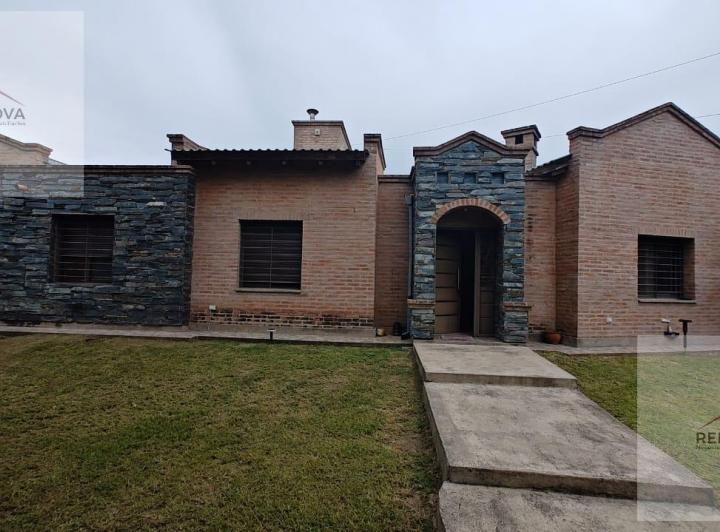 Casa · 180m² · 5 Ambientes · 2 Cocheras