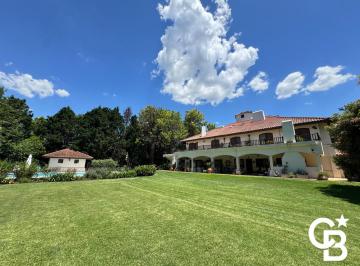 Casa · 613m² · 8 Ambientes · 5 Cocheras · Casa en Venta en Club de Campo Armenia, Lote de 3960 m²