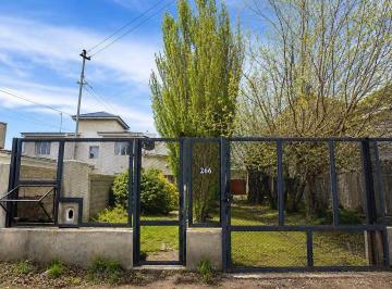 Casa de 4 ambientes, Río Gallegos · Casa en Barrio Jardín, Terreno de Grandes Dimensiones, Tres Dorm.
