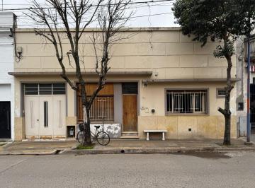 Casa · 161m² · 4 Ambientes · 1 Cochera · Casa en Venta en Rojas Zona Centrica