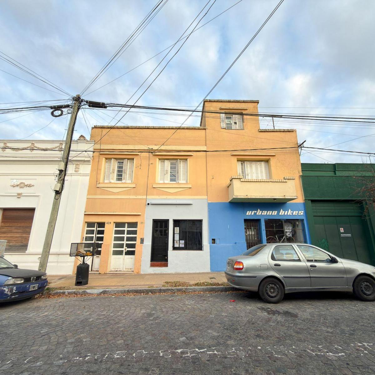 Casa céntrica 3 dorm, 260m² con departamento y 2 locales — Centro