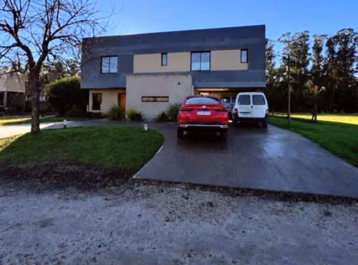 Casa · 220m² · 5 Ambientes · 1 Cochera