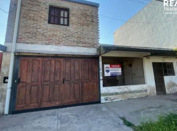 Casa · 105m² · 5 Ambientes · 1 Cochera · Terreno con Construccion en Venta Zona Estudiantes