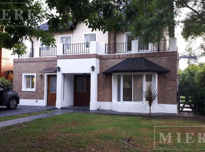 Casa · 200m² · 7 Ambientes · 1 Cochera