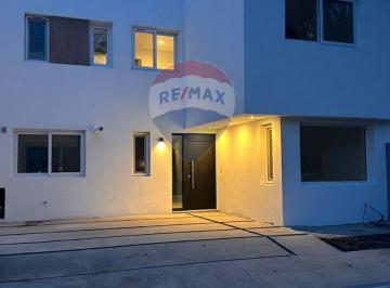 Casa · 147m² · 4 Ambientes · 2 Cocheras · Venta Casa 4 Amb en Las Lomas de San Isidro