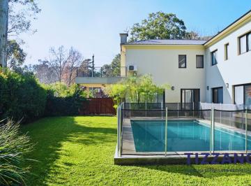 Casa · 236m² · 5 Ambientes · 5 Cocheras · Casa en Alquiler, Fincas de Iraola
