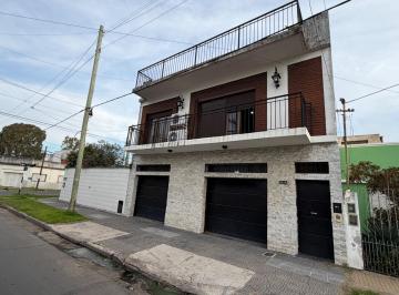 Casa · 154m² · 3 Ambientes · 5 Cocheras · Venta Casa de 3 Ambientes con Cochera y Quincho en Wilde