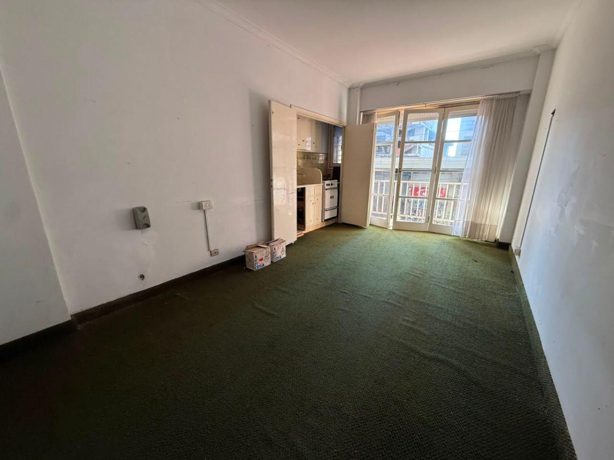 Venta de Departamento 1 Ambiente a la Calle con Balcón