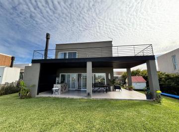 Casa · 160m² · 4 Ambientes · 4 Cocheras · Casa en Venta a La Laguna C Pileta Barrio El Naudir Escobar