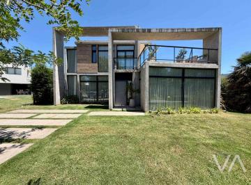Casa de 4 ambientes, Mar del Plata · Casa Contemporanea con 3 Dorm.. Piscina. Arenas del Sur.