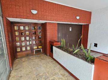 Departamento de 2 ambientes, Flores · 2 Ambientes con Excelente Ubicación, a m de Av Rivadavia.
