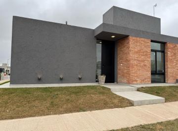 Casa · 83m² · 2 Dormitorios · 1 Cochera · Duplex 2 Dorm. en Solares de Manantiales