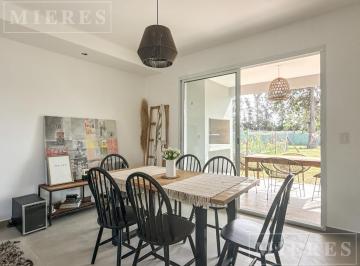 Casa · 14m² · 4 Ambientes · 2 Cocheras · Townhouse en Venta en Decs Tortugas