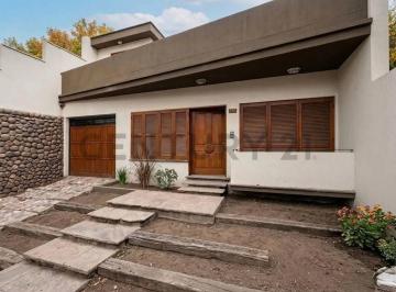 Casa · 350m² · 6 Ambientes · 2 Cocheras · Casa en Venta Quinta Sección Mendoza