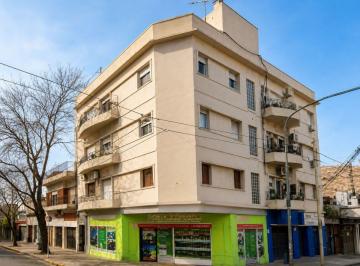 Departamento de 3 ambientes, Velez Sarsfield · Departamento 3 Ambientes y Medio Al Frente con Balcon 3er Piso X Escalera