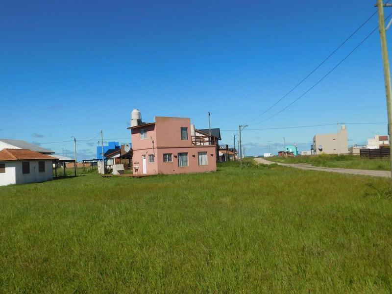 Lote en camet Norte. Medida 15 x 27: 405m2 A una cuadra y media del mar.