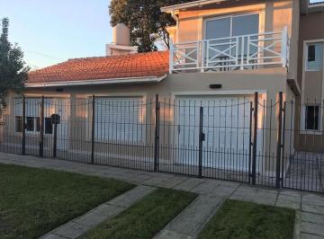 Casa · 288m² · 4 Ambientes · 1 Cochera · Chalet en Venta en Mar del Plata