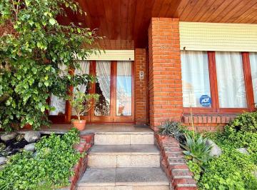 Casa · 250m² · 4 Ambientes · 4 Cocheras · Casa 4 Amb