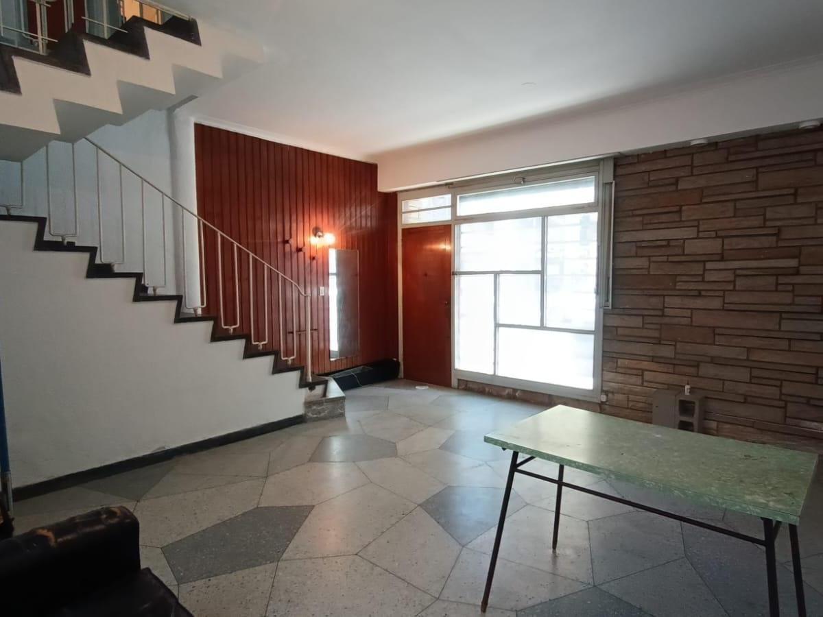 Chalet 4 amb, 150m² con garage y patio — Centro