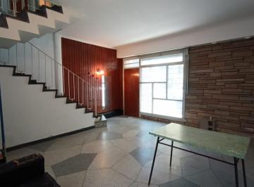 Casa · 150m² · 4 Ambientes · 1 Cochera · Casa en Centro