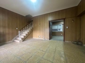 Oficina comercial · 60m² · 4 Ambientes · 1 Cochera · Casa en Las Avs