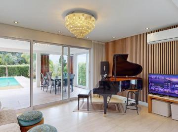 Casa · 818m² · 4 Ambientes · 2 Cocheras · Casa en Arenas del Sur