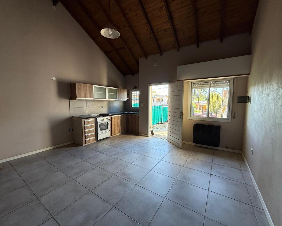 Duplex 3 amb, 60m² con cochera y jardín