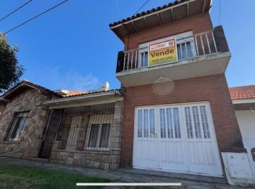 Casa · 135m² · 5 Ambientes · 1 Cochera · Casa Apto Crédito 4 Ambientes